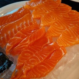 แซลมอลซาซิมิ  Salmolsashimi
