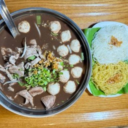 ก๋วยเตี๋ยวหมูหม้อไฟ