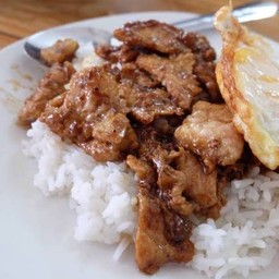 หมูกระเทียม+ไข่ดาว