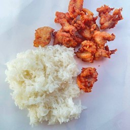 ชาลี ข้าวเหนียวไก่ทอดหมูทอดเชียงราย