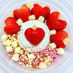 Strawberry Crumble CheeseCake Greek yogurt