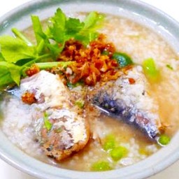 ข้าวต้มปลากระป๋อง 1 กระป๋อง