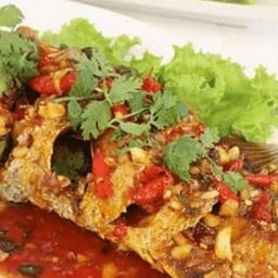 ปลากระพงทอด3รสพริกสด Fried sea bass 3 flavours with fresh chilli