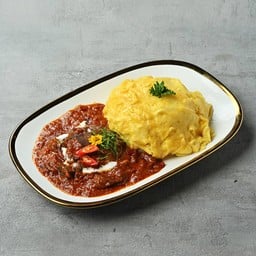 ข้าวซอสพะแนงไข่ข้นนมสดเนื้อตุ๋น