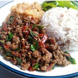 ข้าวกระเพราหมูไข่เจียว