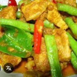 ผัดเครื่องแกง