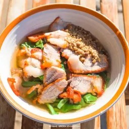ก๋วยเตี๋ยวน้ำหมูแดง