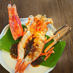 กุ้งแม่น้ำไซด์ยักษ์ผัดสามเกลอ