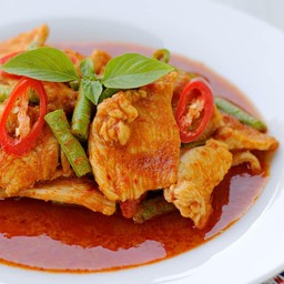 ผัดพริกแกง