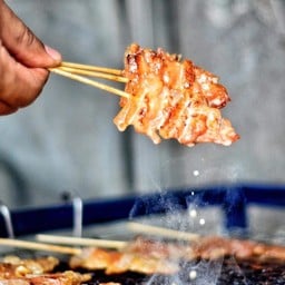 คาร์เนียล หมูปิ้ง - Karniel Mooping ดินแดง