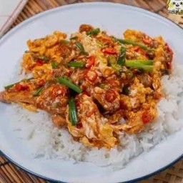 ข้าวราดผัดพริกแกงปลากระป๋อง