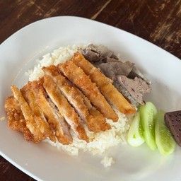 ข้าวมันไก่ ทอด+เครื่องใน !!!!