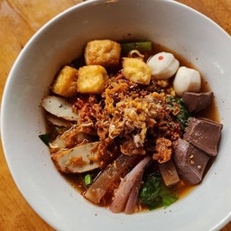 ก๋วยเตี๋ยวคุ้มเงินเชียงคำ