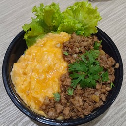 ครัวน้องธาม กะเพราไข่ข้น ( ยามดึก )