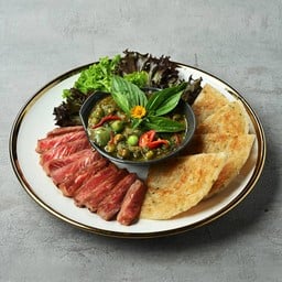 เนื้อวากิวพรีเมียมกับโรตีเขียวหวาน