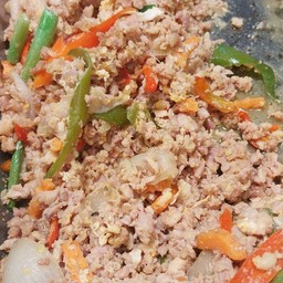 ผัดแหนมใส่ไข่