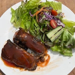 สลัดออร์แกนิก ซี่โครงหมูรมควัน
