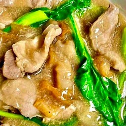 ราดหน้าหมูหมัก เลือกเส้น เส้นหมี่ เส้นใหญ่