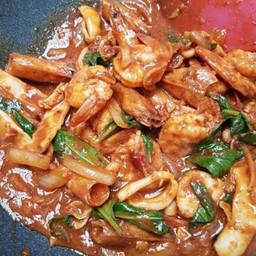 ผัดพริกเผาทะเลไข่ดาว