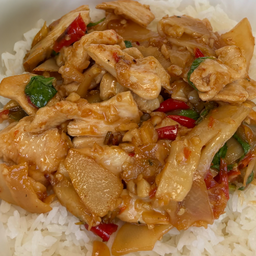 ข้าวกะเพราหน่อไม้ดองพริกสด