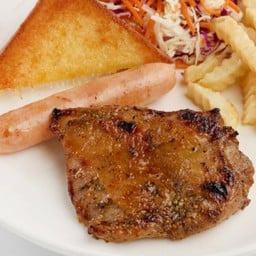 สเต๊กสะโพกไก่ทีเด็ด + สเต๊กไส้กรอกไก่ (1 ชิ้น)