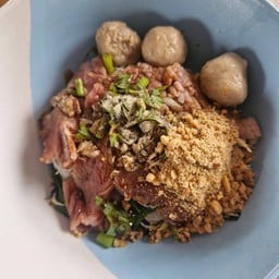 ก๋วยเตี๋ยวเนื้อแห้งลูกชิ้น-เนื้อสด