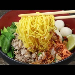 บะหมี่แห้งคลุกซอส