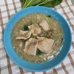 ราดหน้าหมูหมักเสวย บ่อนไก่ซอย 8