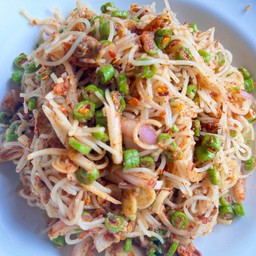 ยำขนมจีนปลาป่น  ไข่ต้ม  (เหมือดขนมจีนโคราช)