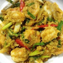 ปู-กุ้งผัดผงกะหรี่