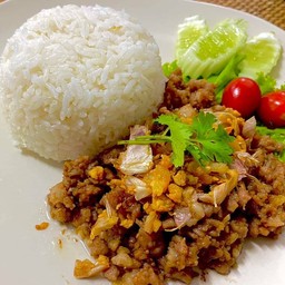 ข้าวราดกระเทียมหมูสับ