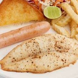 สเต๊กปลาดอรีย่าง + สเต๊กไส้กรอกไก่ (1 ชิ้น)