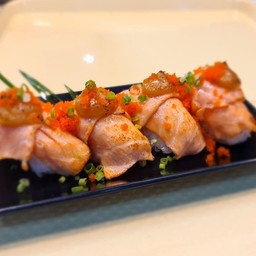 ซูชิแซลมอนอบุริไซเกียว 4 คำ