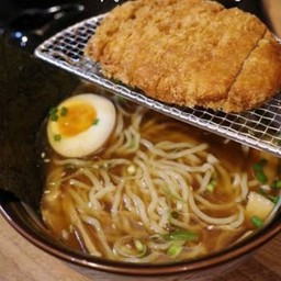 ราเมงโชยุ เส้นเล็ก หมูทอด