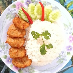 ข้าวไก่ก้อนทอดกระเทียม
