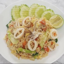 ข้าวผัดปลาหมึก
