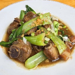 ผัดผัก ฮองเต้ ซี่โครงหมู