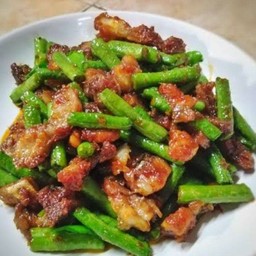 ข้าวราดผัดพริกแกง หมู3ชั้น