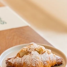 Apple Crumble Croissant