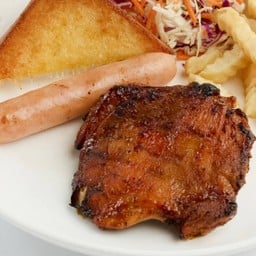 สเต๊กสะโพกไก่สไปซี่ + สเต๊กไส้กรอกไก่ (1 ชิ้น)