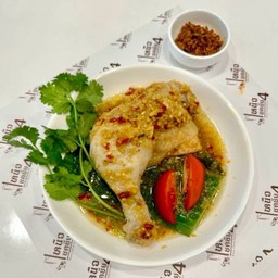 ไก่นึ่งสมุนไพร+น้ำพริกข่า Steamed Chicken With Herbs