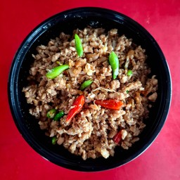 ผัดพริกขี้หนูราดข้าว