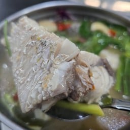ต้มยำปลากระพงหม้อไฟ  Tom Yum Sea Bass Hot Pot
