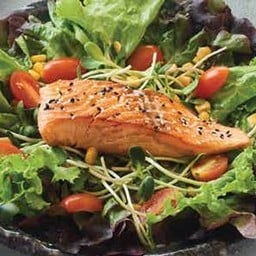 สลัดสเต็กปลาแซลมอน