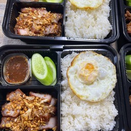 ข้าวหมูสามชั้นทอด+ไข่ดาว