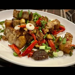 หมูกรอบคั่วพริกเกลือ