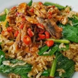 ข้าวผัดปลากระป๋อง