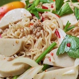 ยำมาม่าหมูสับ