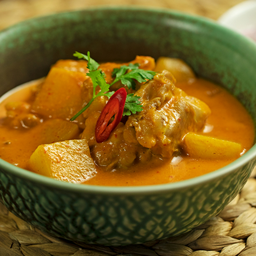 โรตีคู่แกงกะหรี่ไก่