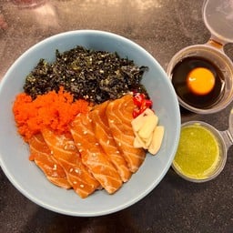 ข้าวหน้าแซลม่อนดองซีอิ้ว